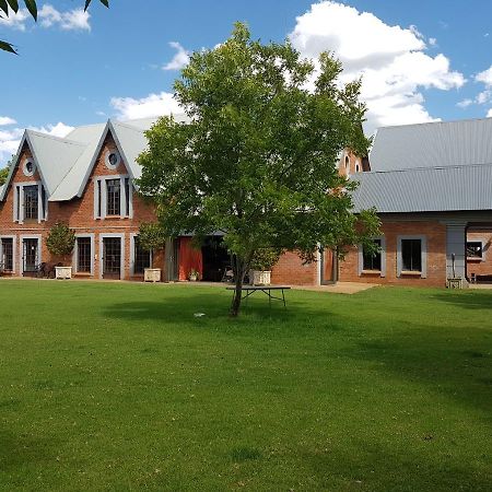 Millstream Inn Guest House Skeerpoort Bagian luar foto
