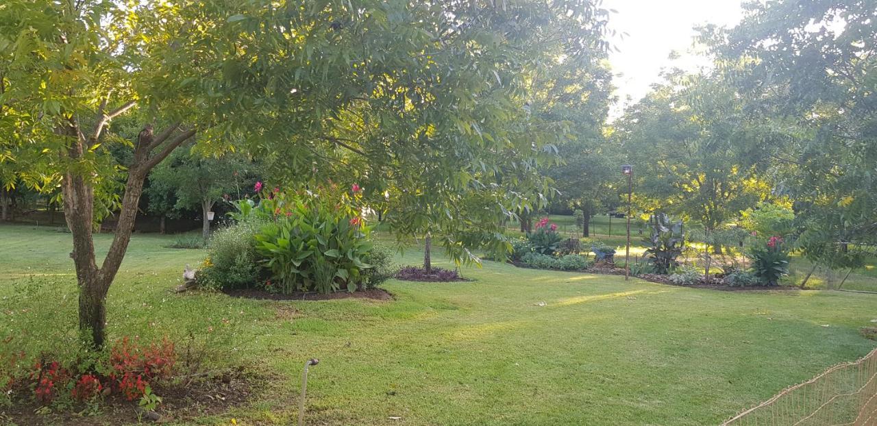 Millstream Inn Guest House Skeerpoort Bagian luar foto