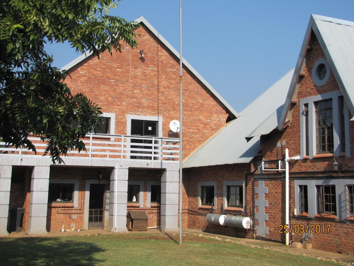 Millstream Inn Guest House Skeerpoort Bagian luar foto