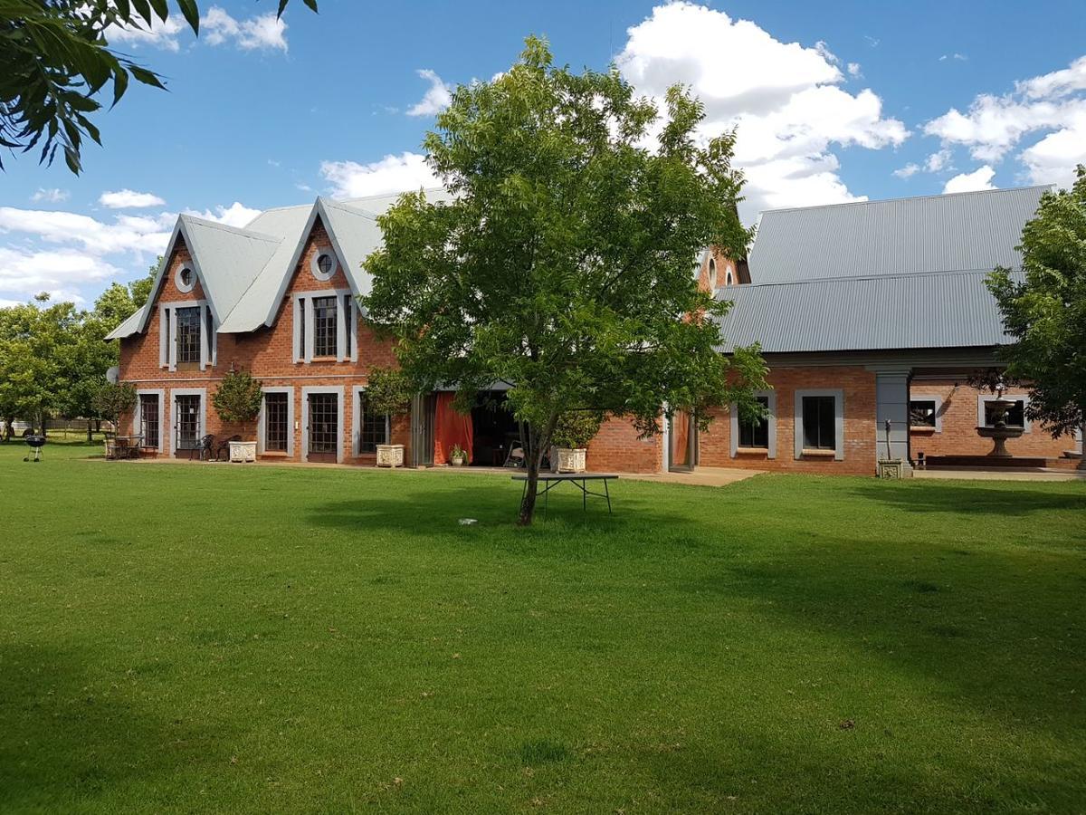 Millstream Inn Guest House Skeerpoort Bagian luar foto